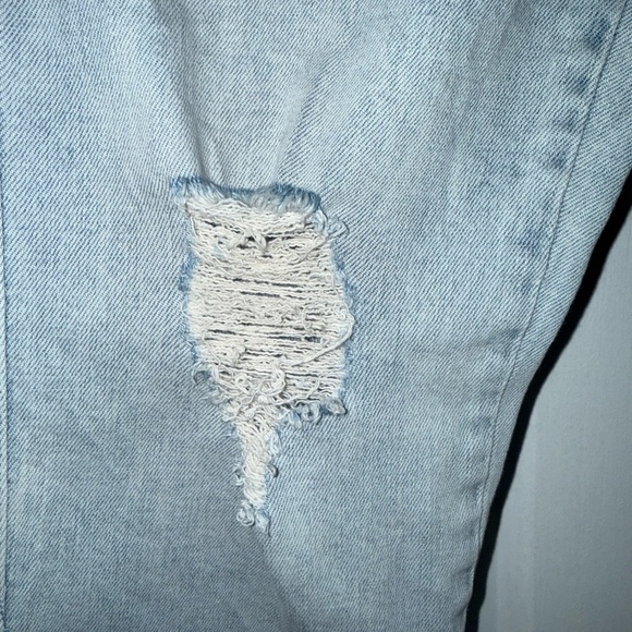 Seven7 Light Wash Distressed Jeans Size 4 Raw Hem Cropped Stretch Denim - Picture 6 of 15